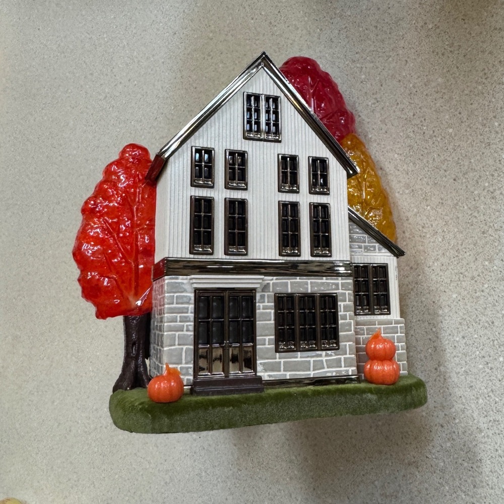 Bath & Body Works Wallflowers Fall Farmhouse House Plug In Fragrance Diffuser